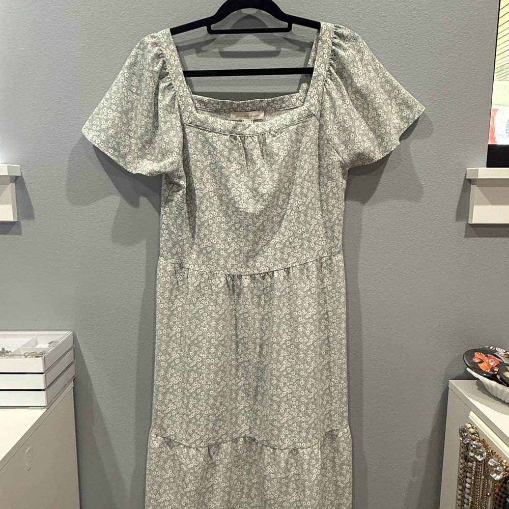 Monteau Light Gray Floral Midi Dress